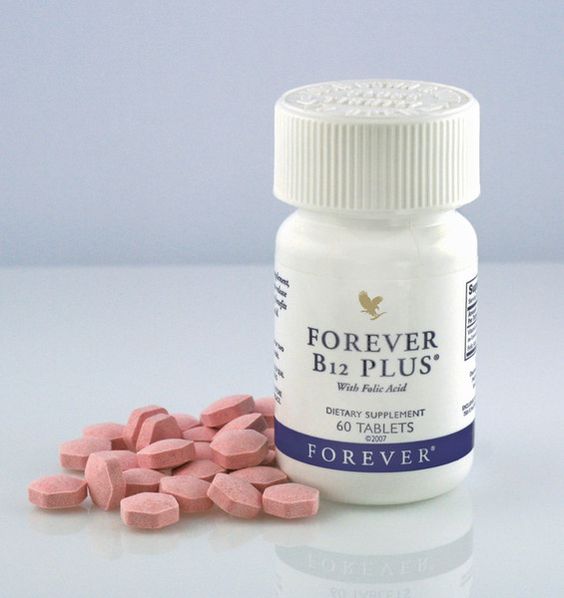 Étrend-kiegészítő tabletta B12 vitaminnal és folsavval